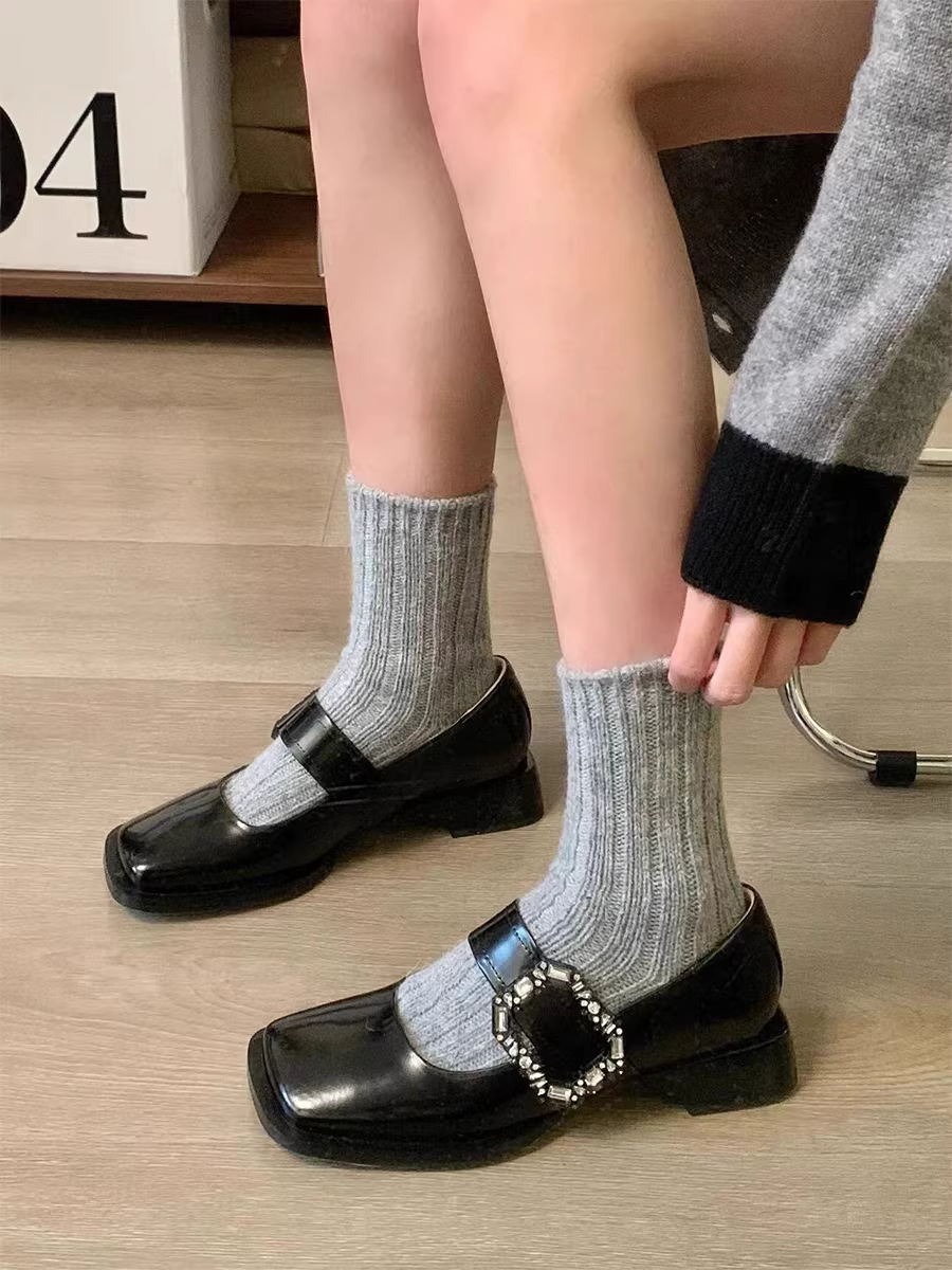 Phiên bản da cừu ~ Giày Mary Jane kiểu Pháp mũi vuông dành cho nữ, gót dày, quai đơn đính kim cương giả, miệng giày nông, giày da thật JK nhỏ.