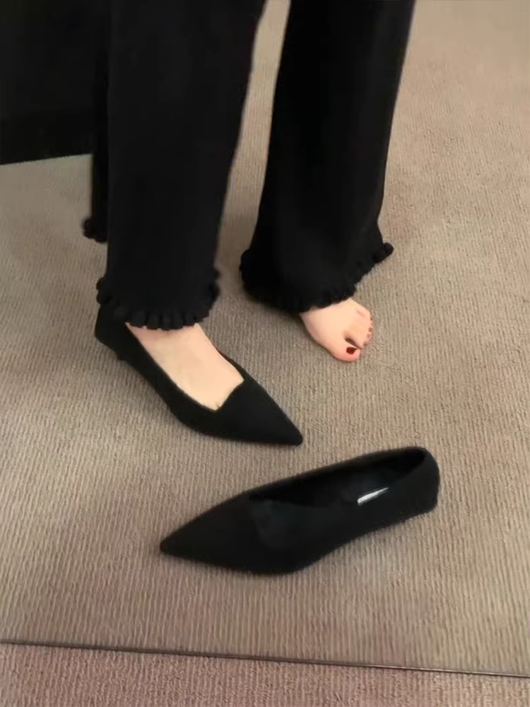 Phiên bản da cừu ~ Giày đơn màu đen kiểu dáng thấp, mũi nhọn kiểu Pháp, giày lông thú, giày cao gót kiểu mới có thêm lớp lông cừu.