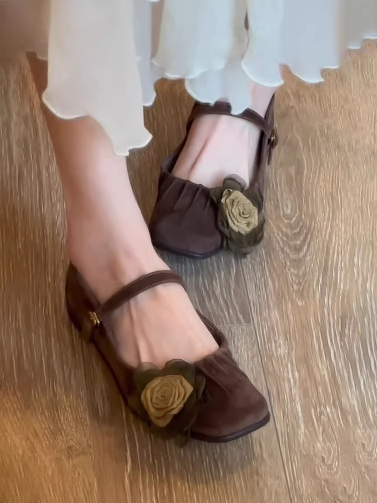 Phiên bản da cừu ~ Giày Mary Jane phong cách nghệ thuật Mori với chân váy, giày đơn nữ bằng da lộn mũi vuông xếp ly họa tiết hoa