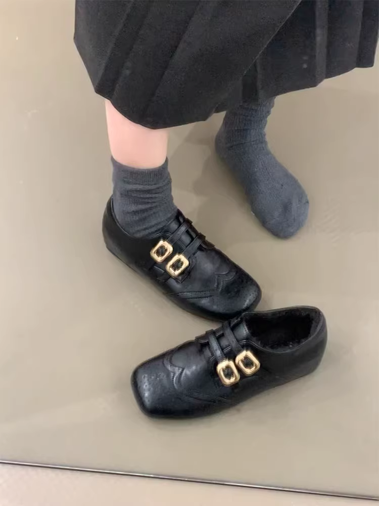 Phiên bản da cừu ~ Giày lười nữ có lót nhung, có khóa thắt lưng, gót giấu, giày da nhỏ đa năng, giày đơn kiểu brogue kiểu Anh.