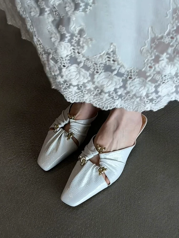 Phiên bản da cừu ~ Dép da thật kiểu Pháp có khóa hình tam giác khoét rỗng dành cho nữ, giày mũi vuông gót thấp kiểu slip-on mũi kín