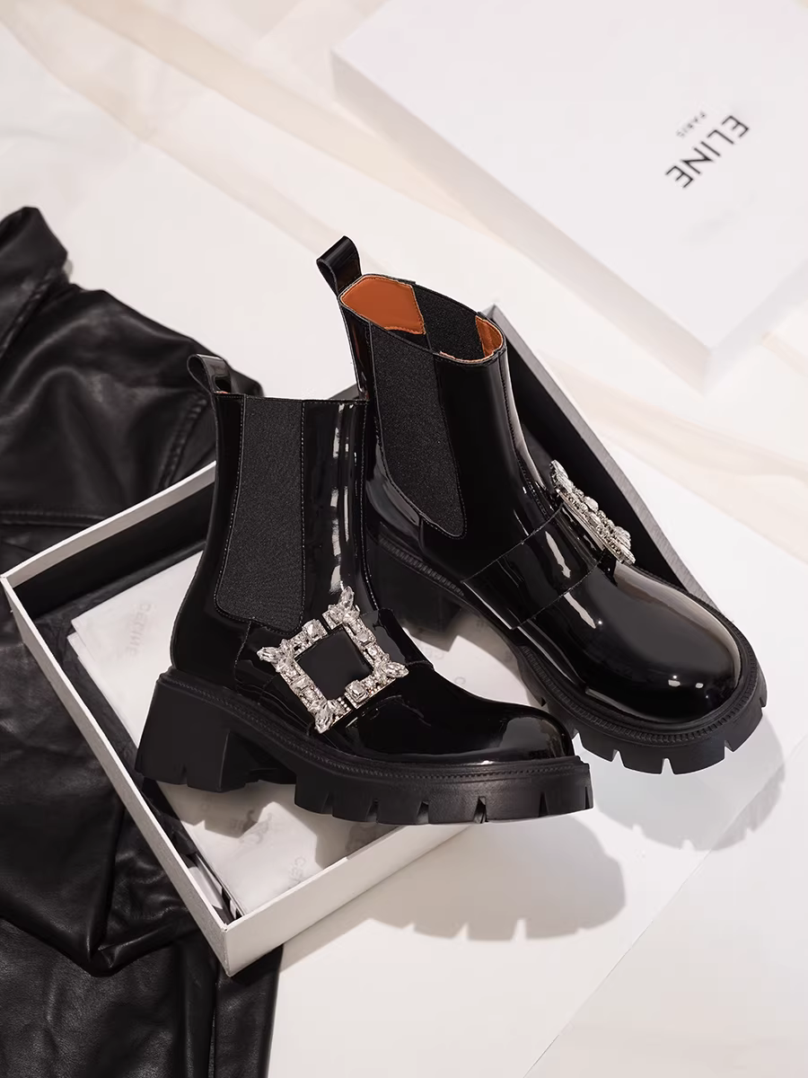 Giày bốt Martin 2025 kiểu mới tăng chiều cao, chất liệu da thật, mùa xuân thu, bốt ngắn nữ, gót dày, đế dày, đính đá, chất liệu da bóng, kiểu Chelsea.