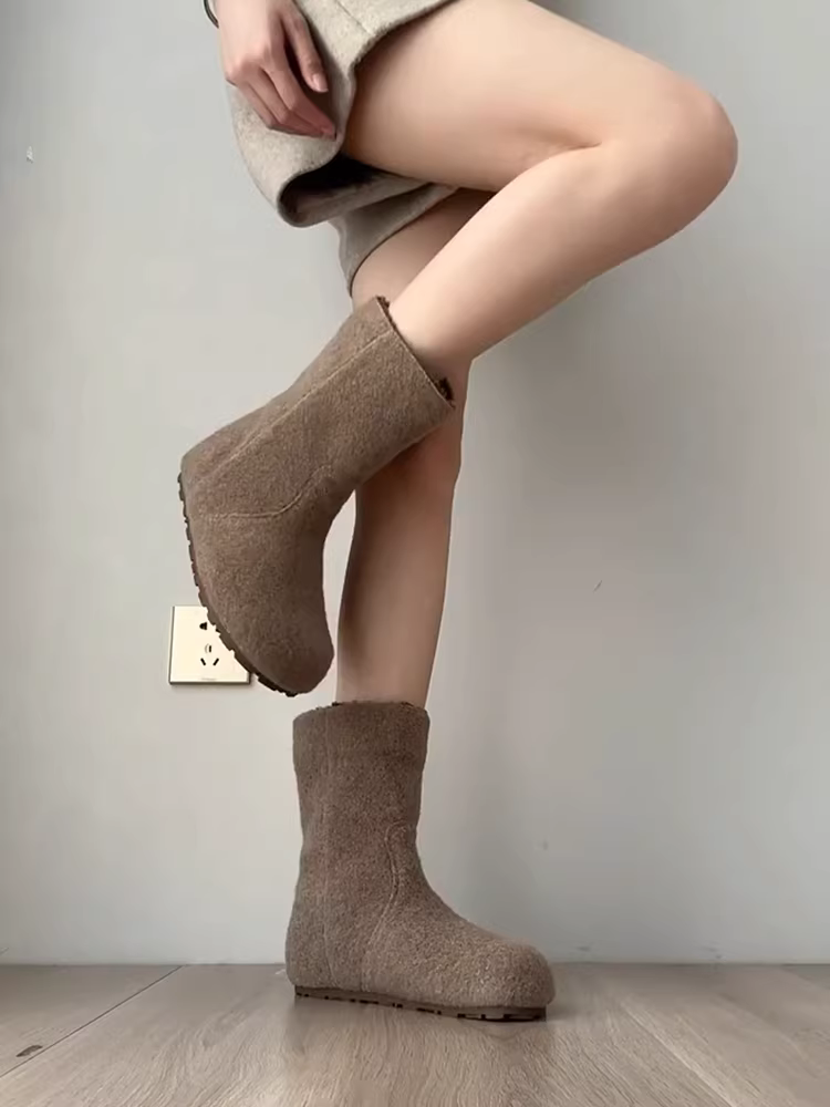 Phiên bản da bò ~ Giày bốt đi tuyết lót lông cừu thời trang và ấm áp dành cho nữ, giày bốt cotton đế bằng phong cách retro, giày bốt lông mới