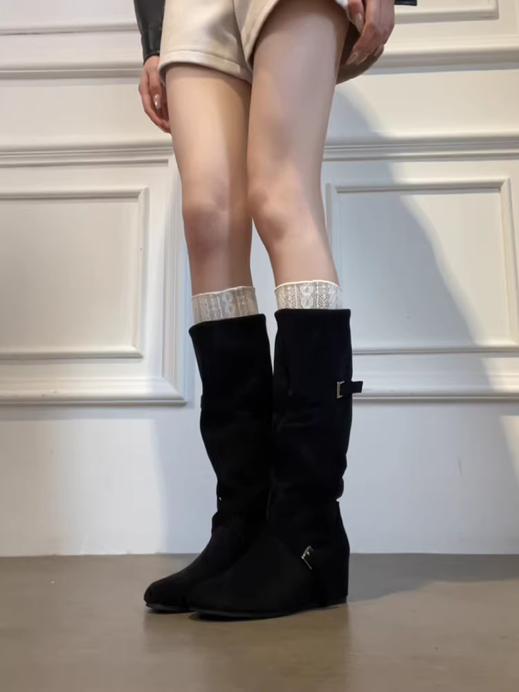 Phiên bản da bò ~ Giày bốt kiểu phương Tây có dây đeo chéo bằng da lộn phong cách cổ điển dành cho nữ, phong cách thu đông mới, tăng chiều cao, giày bốt màu đen thon gọn