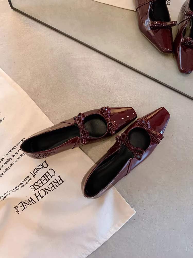 Phiên bản da cừu ~ Giày đơn kiểu Pháp tinh tế có nơ rỗng dành cho nữ, giày Mary Jane mũi vuông nhỏ đa năng, miệng nông, tăng chiều cao