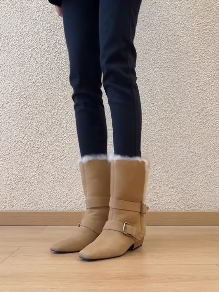 Phiên bản da bò ~ Giày bốt đi tuyết dày có khóa thắt lưng mũi vuông thời trang dành cho nữ, có thể mang hai chiều, gót dày, giày bốt cotton mùa đông sành điệu