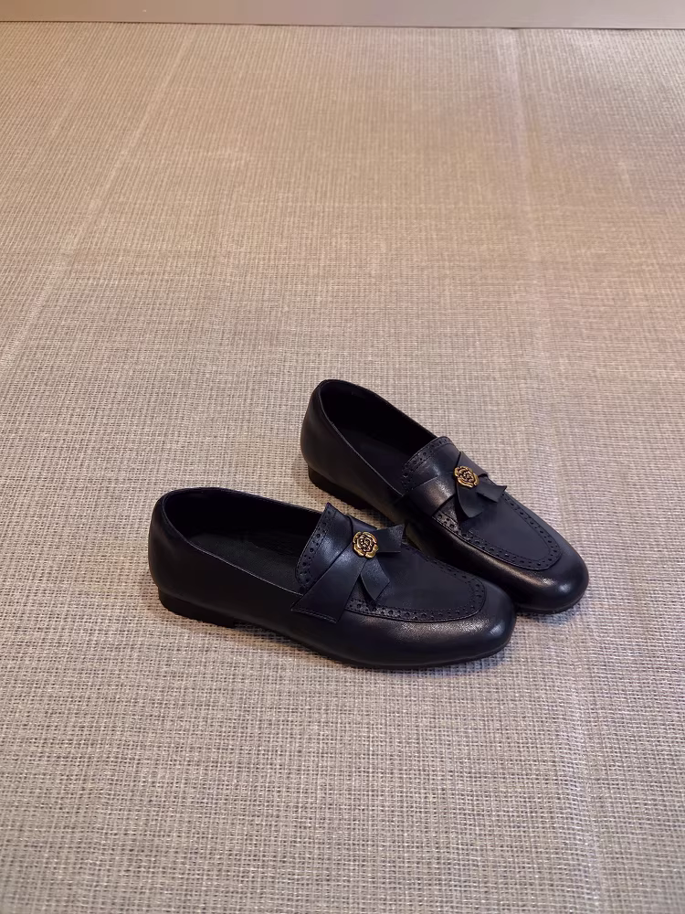 Phiên bản da cừu ~ Giày lười da thật kiểu Anh dành cho nữ, giày da đế bằng chạm khắc hoa trà đa năng