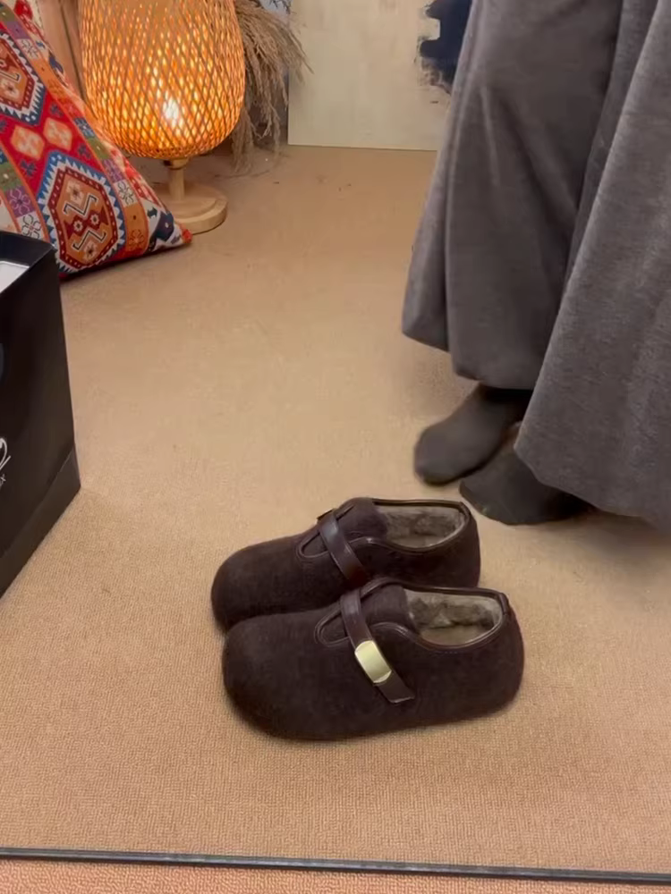 Phiên bản da cừu ~ Giày Birkenstock miệng sâu có khóa dán mới dành cho nữ, giày lười đế dày đơn giản, đa năng, lót lông cừu ấm áp mùa thu đông