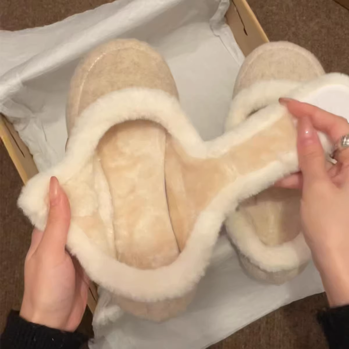 Phiên bản da bò ~ Giày lười nữ mặc ngoài mùa đông có lót nhung dày, che phủ toàn bộ, giày lười lông phong cách Chanel