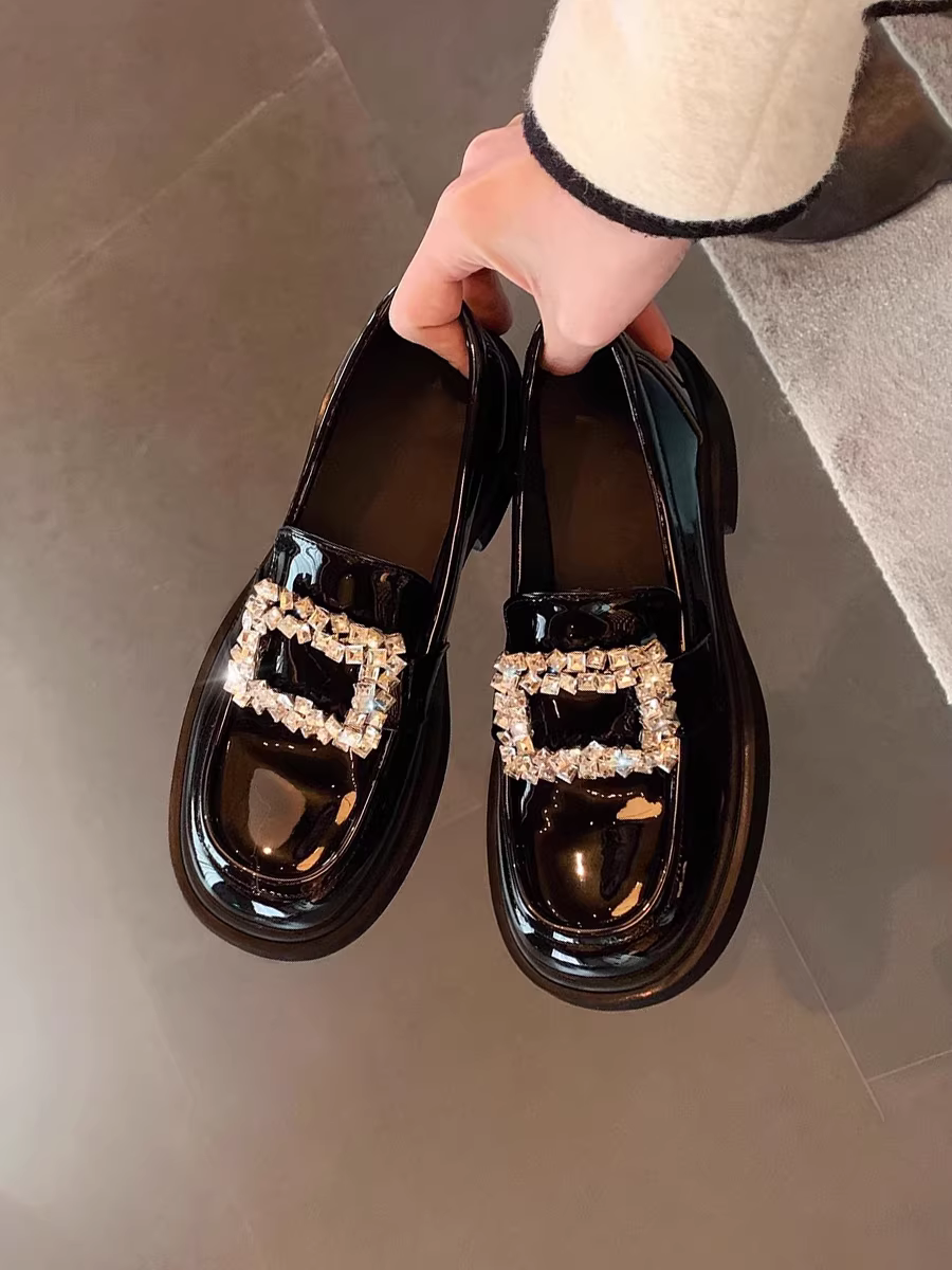 Giày lười đế dày bằng da bò dành cho nữ, giày da nhỏ kiểu Anh, giày da thật kiểu đại học kiểu JK, giày đơn mũi tròn đính đá.