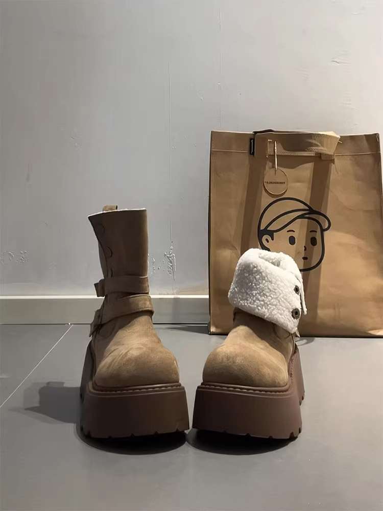 Phiên bản da bò ~ Giày bốt đi tuyết đế dày dành cho nữ, kiểu phương Tây, có khóa thắt lưng đa năng, tăng chiều cao, có thể mang hai kiểu, lót lông cừu, chất liệu cotton.
