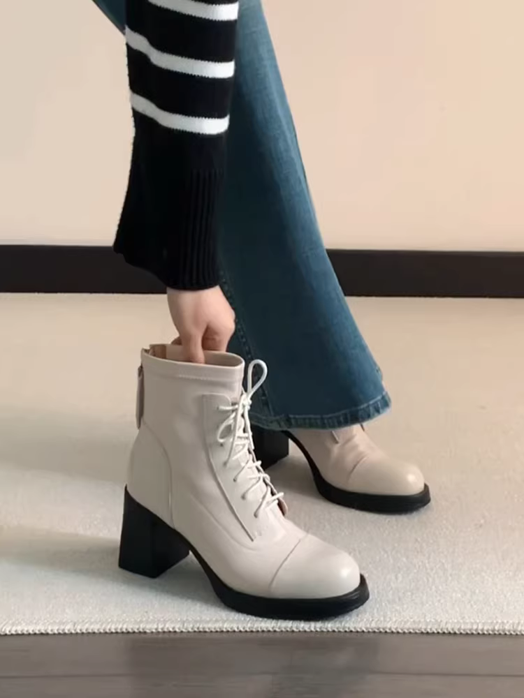 Phiên bản da bò ~ Giày bốt Martin cao gót kiểu dáng nhỏ nhắn dành cho nữ, phong cách Anh Pháp, khóa kéo phía sau đơn giản, bốt ôm dáng co giãn