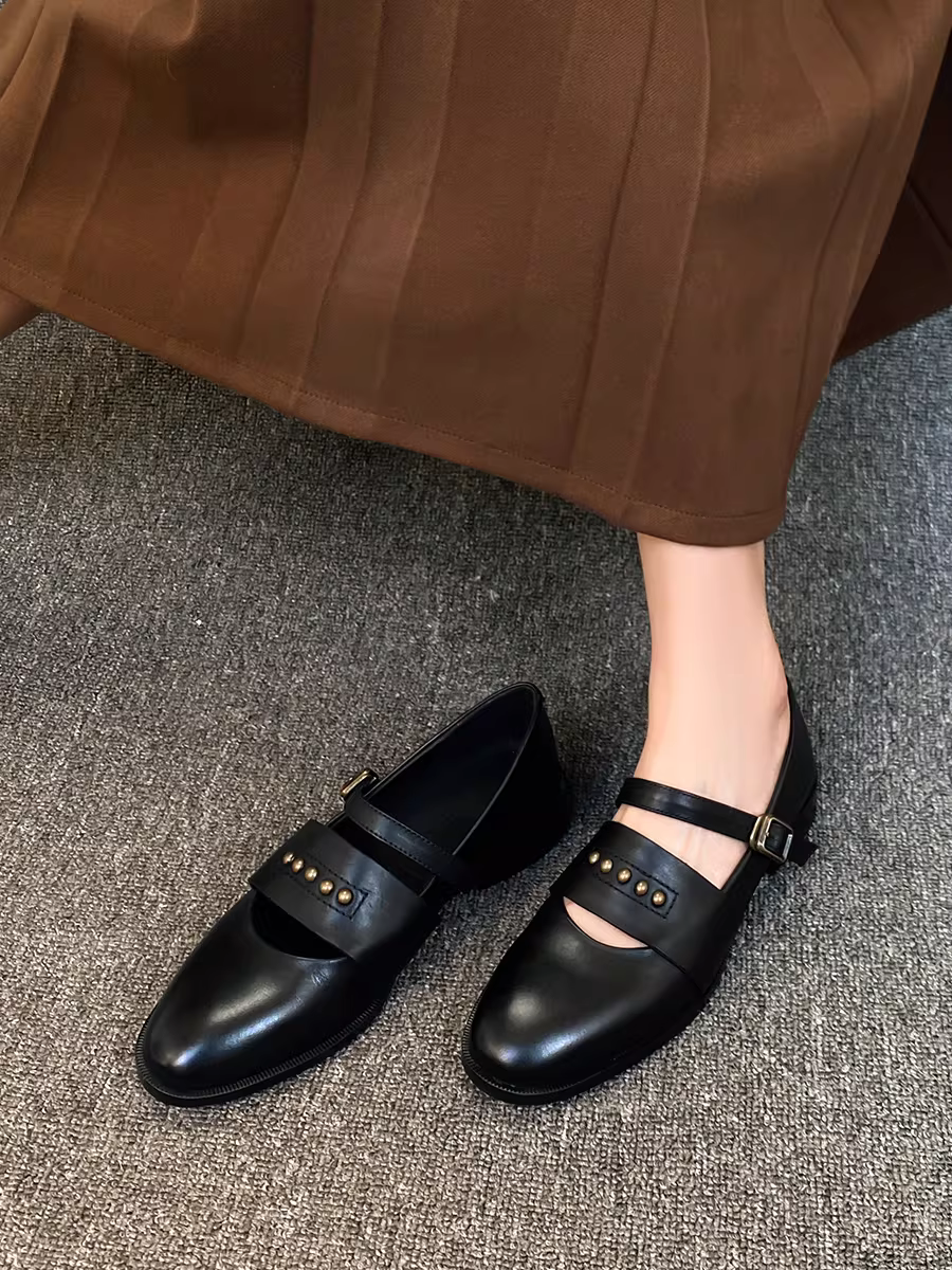 Phiên bản da cừu ~ Giày da Mary Jane đính đinh theo phong cách cổ điển dành cho nữ, giày đơn mũi tròn đế thấp phong cách Anh quốc