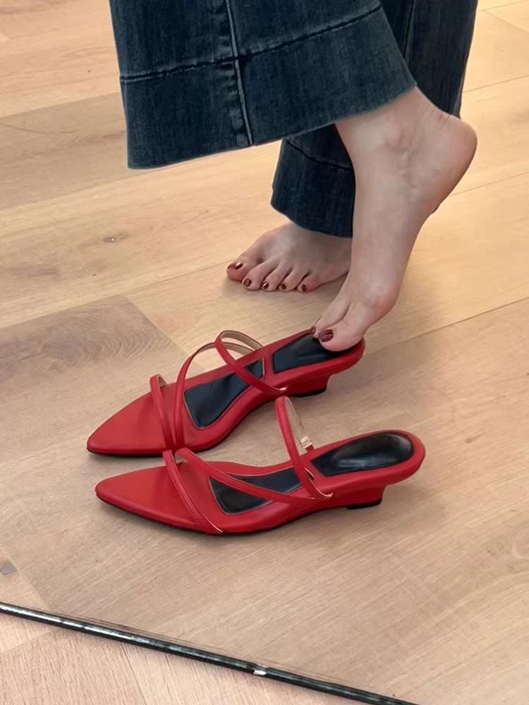 Phiên bản da cừu ~ Giày sandal đế xuồng mũi nhọn, quai đơn, kiểu dáng thanh lịch dành cho nữ, phong cách cổ điển Pháp, thích hợp để mang ngoài trời vào mùa hè, dép da thật đa năng.