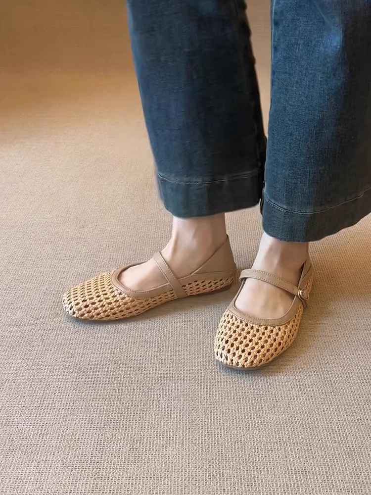Phiên bản da cừu ~ Dép Mary Jane kiểu Pháp dệt nghệ thuật, thoáng khí, có lỗ rỗng dành cho nữ với quai đơn và đế bằng.