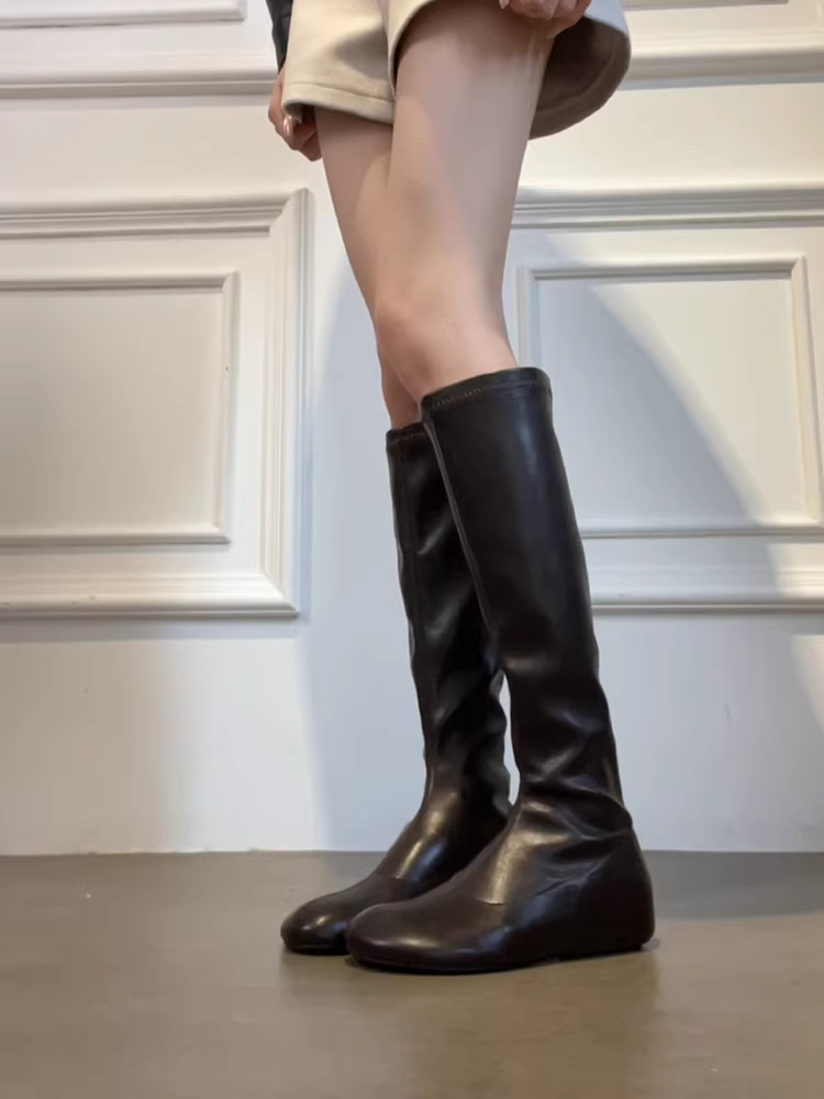Phiên bản da bò ~ Giày bốt dài nữ, kiểu cổ điển và đơn giản, có khóa kéo phía sau, bốt ôm sát co giãn, tăng chiều cao, mũi tròn, bốt thời trang thon gọn.