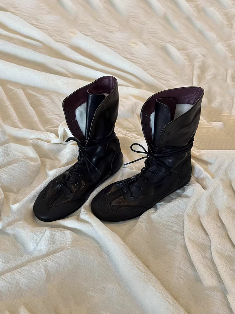 Phiên bản da bò ~ Giày bốt Martin cổ điển sành điệu dành cho nữ, giày bốt cổ điển buộc dây kiểu dáng đơn giản, thiết kế độc đáo, kiểu dáng bốt cổ ngắn đi xe máy