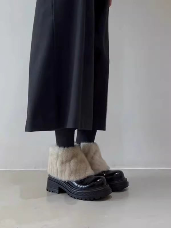 Phiên bản da bò~ Giày bốt cổ ngắn thời trang đế dày kiểu Pháp dành cho phụ nữ nhỏ nhắn, kiểu dáng mùa đông mới với lớp lót lông mềm, giày bốt thời trang hợp xu hướng.