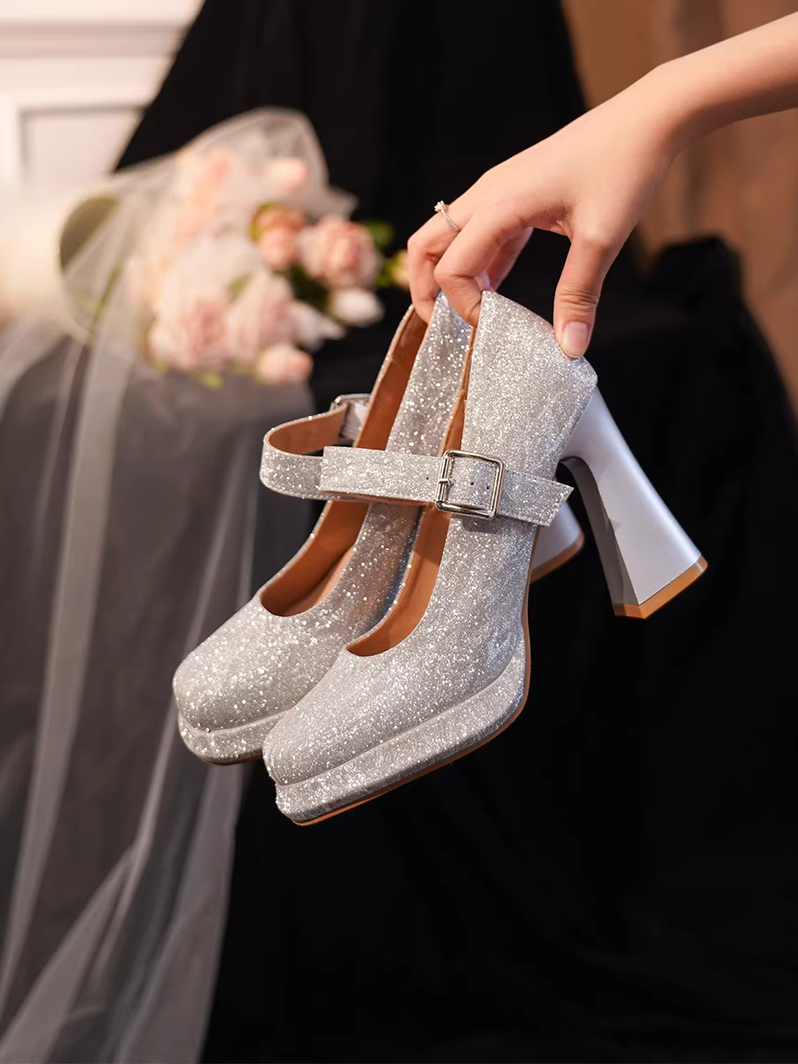Pear Little Seven~ Giày cưới kiểu Pháp màu sâm panh dành cho nữ, giày phù dâu, giày cao gót Mary Jane có quai đơn, giày đế bệt gót thô.
