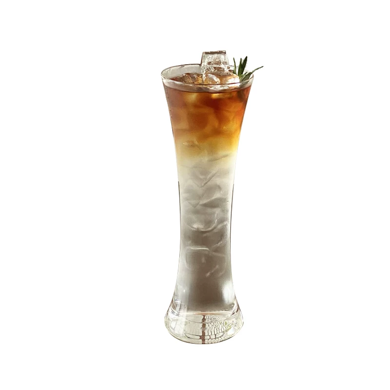 Ly nước ép dài thon, ly cocktail, cốc uống trà chanh, cốc trà và rượu, cốc trà lạnh pha chế tại quán trà.