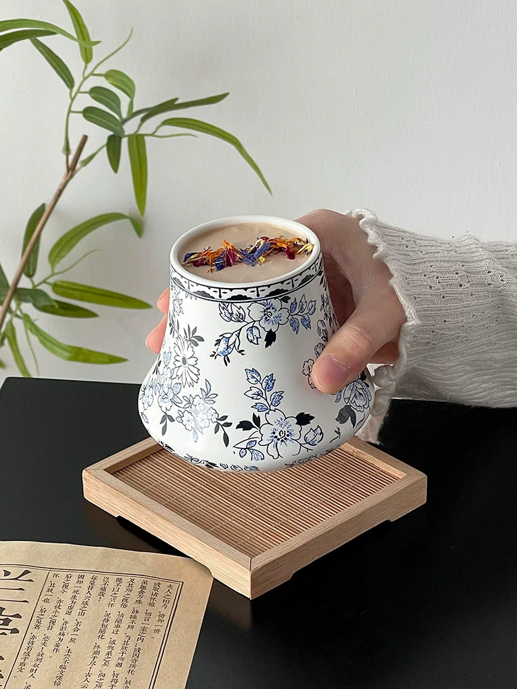 Cốc sứ xanh trắng kiểu Trung Quốc, cốc cà phê có viền sáng tạo, cốc dùng cho trà chiều, cốc đựng đồ uống, cốc latte, cốc nước.
