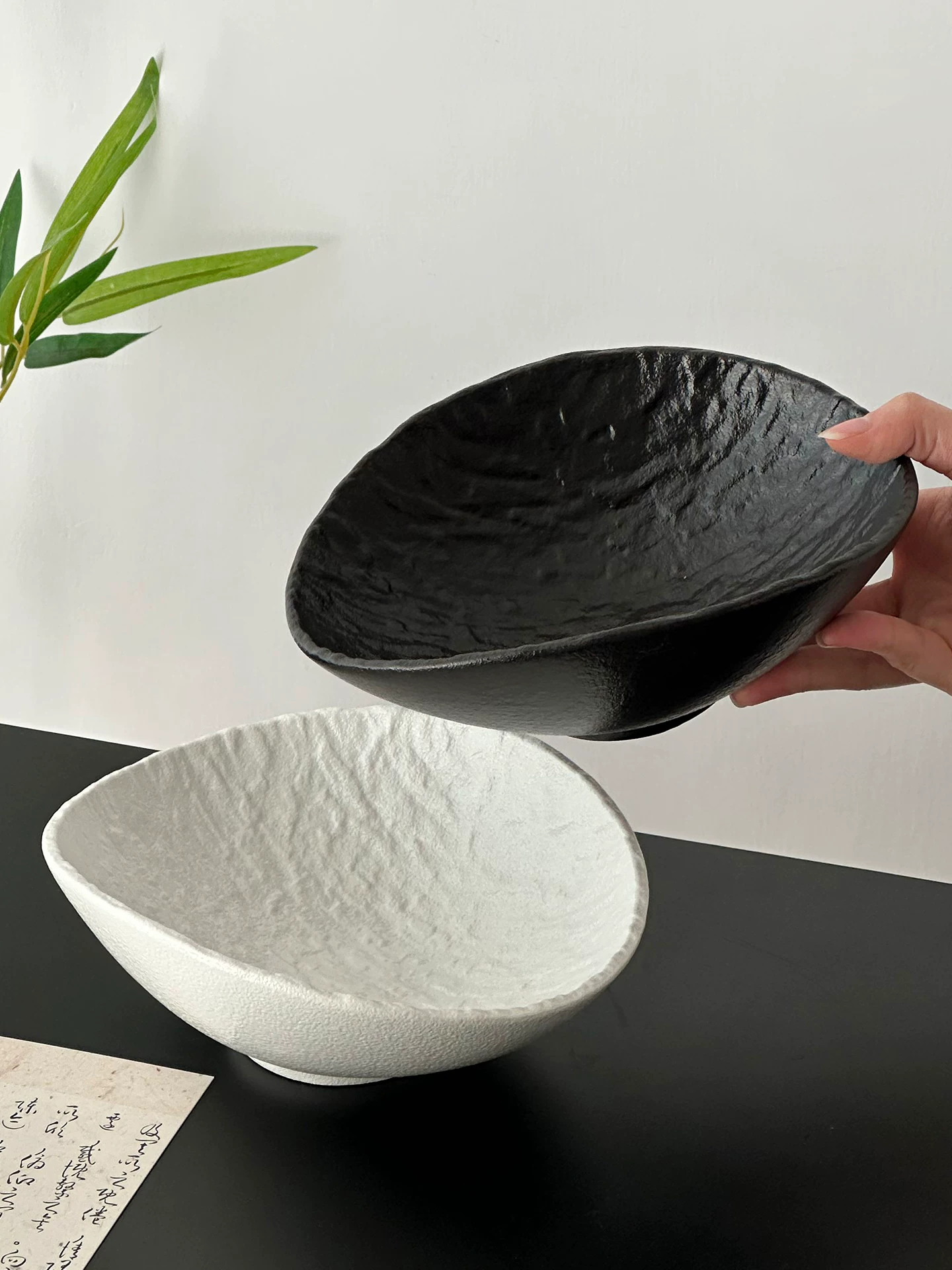Đĩa sứ cổ điển kiểu Trung Quốc, đĩa tráng miệng trà chiều tinh tế, đĩa trái cây sang trọng nhẹ nhàng, đĩa màu trơn, đĩa sâu lòng, đĩa ăn tối đẹp mắt.