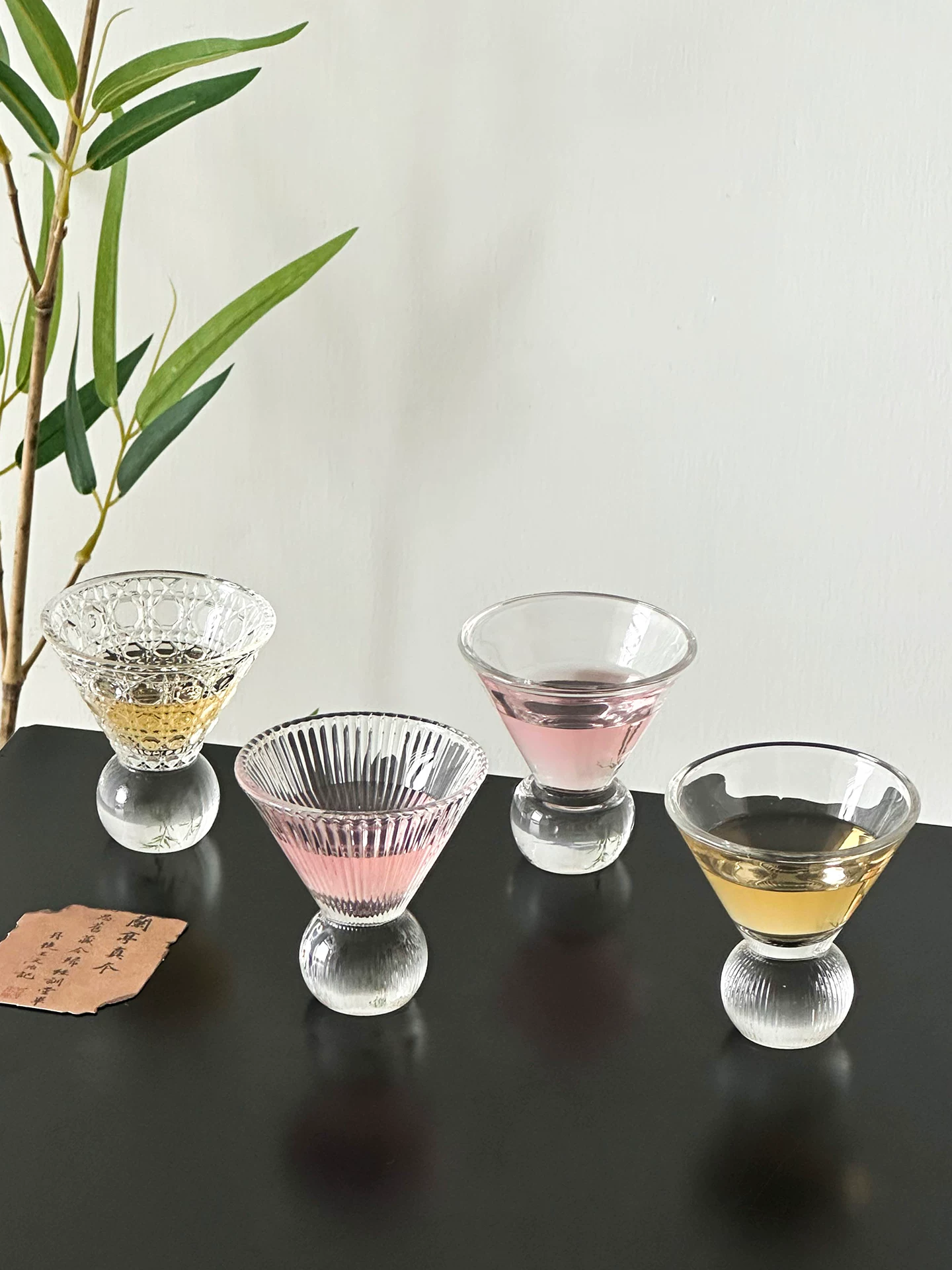 Ly thủy tinh nhỏ độc đáo lấy cảm hứng từ thiết kế, ly cocktail sáng tạo, ly uống nước nhỏ, cốc mini.