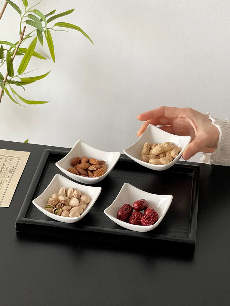 Đĩa gốm sứ sáng tạo phong cách Trung Quốc mới, đĩa nhỏ màu trắng cao cấp dùng cho trà chiều, đĩa đựng trái cây, đĩa tráng miệng tinh tế.