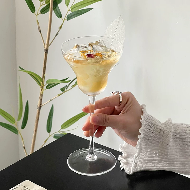 Cốc thủy tinh chân cao kiểu Trung Quốc có thân cong kiểu Trung Quốc cốc Margarita cốc bong bóng sáng tạo cốc sâm panh cốc cocktail