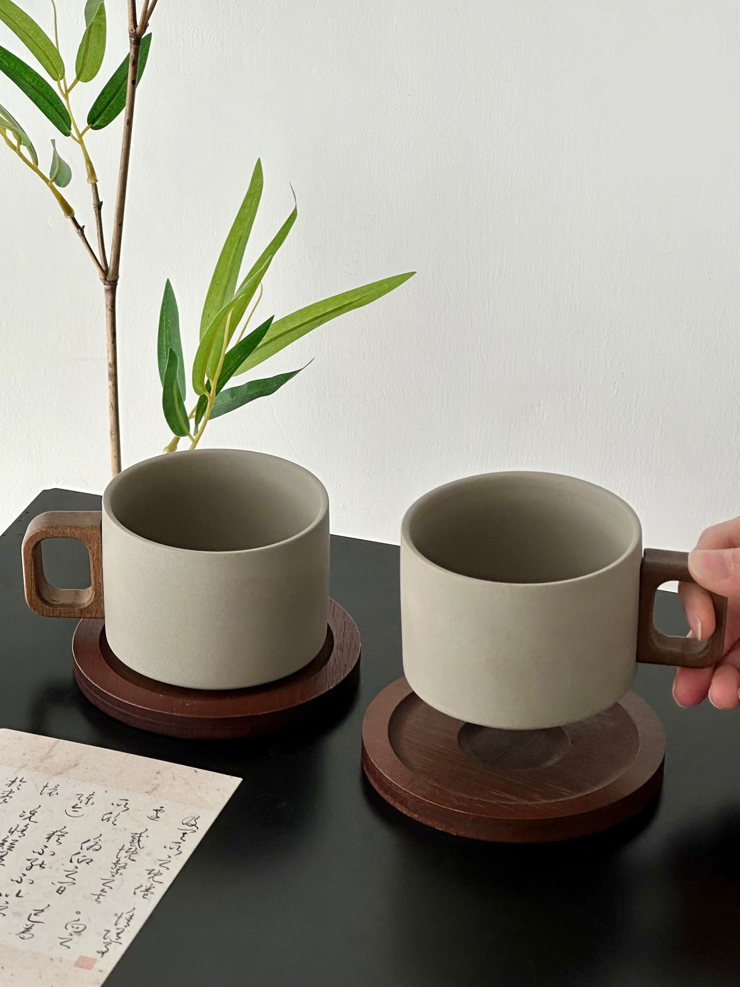 Cốc cà phê gốm sứ phong cách retro, thiết kế thời trang, cốc nghệ thuật latte thẩm mỹ cao, cốc latte đẹp, cốc uống nước hấp dẫn.