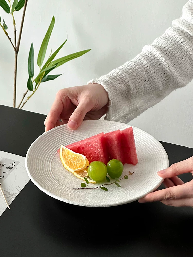 Đĩa sứ trắng mờ, đĩa đựng đồ ăn nhẹ, đĩa bánh ngọt trà chiều, đĩa trái cây tinh tế, đĩa bánh ngọt, đĩa đựng đồ ăn nhẹ.