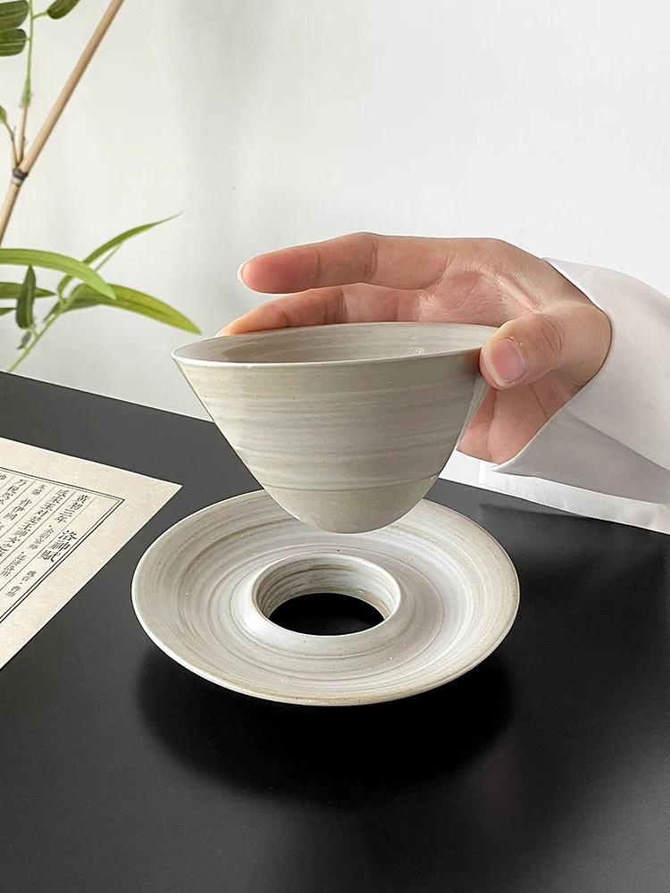 Bộ cốc và đĩa sứ thủ công kiểu Nhật, phong cách vintage, hình UFO, thiết kế độc đáo, dùng để pha latte art.