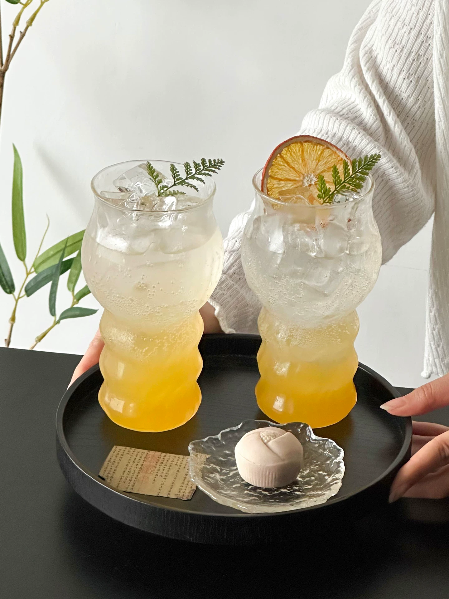 Ly thủy tinh cao cấp với thiết kế độc đáo, ly rượu vang đẹp mắt, ly uống nước, ly nước ép thẩm mỹ cao, ly nước trong suốt.