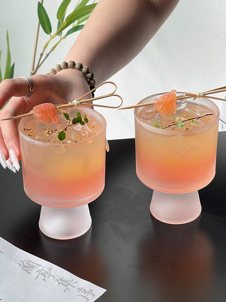 Ly thủy tinh kiểu Trung Quốc thời thượng, ly uống nước lạnh chân cao mờ mờ đơn giản, ly nước đẹp mắt dành cho nữ, ly kem, ly tráng miệng.
