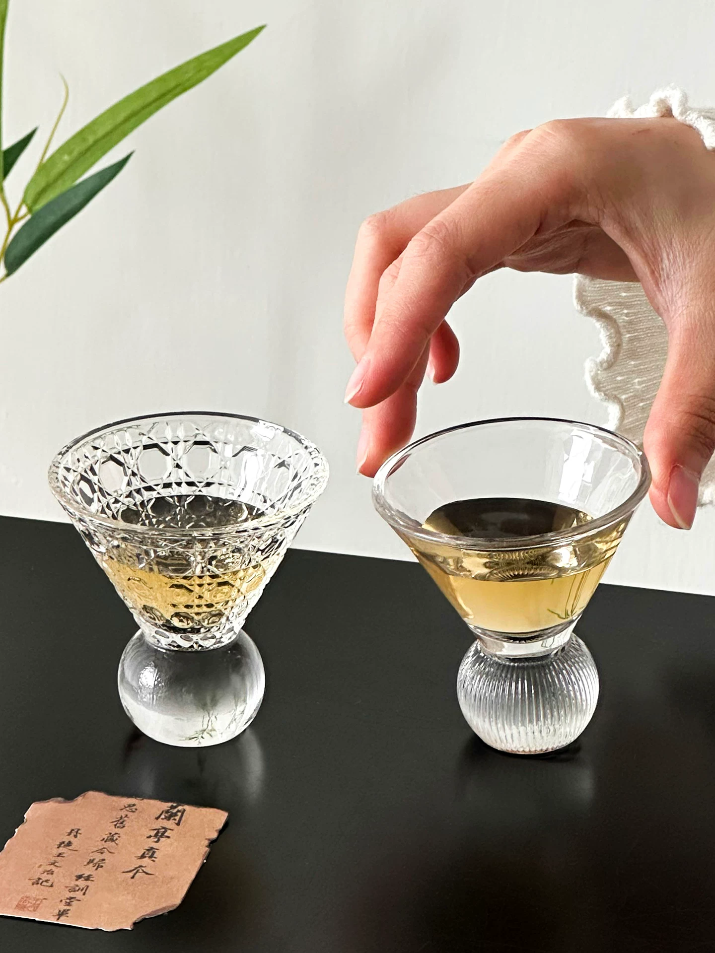 Ly thủy tinh nhỏ độc đáo lấy cảm hứng từ thiết kế, ly cocktail sáng tạo, ly uống nước nhỏ, cốc mini.
