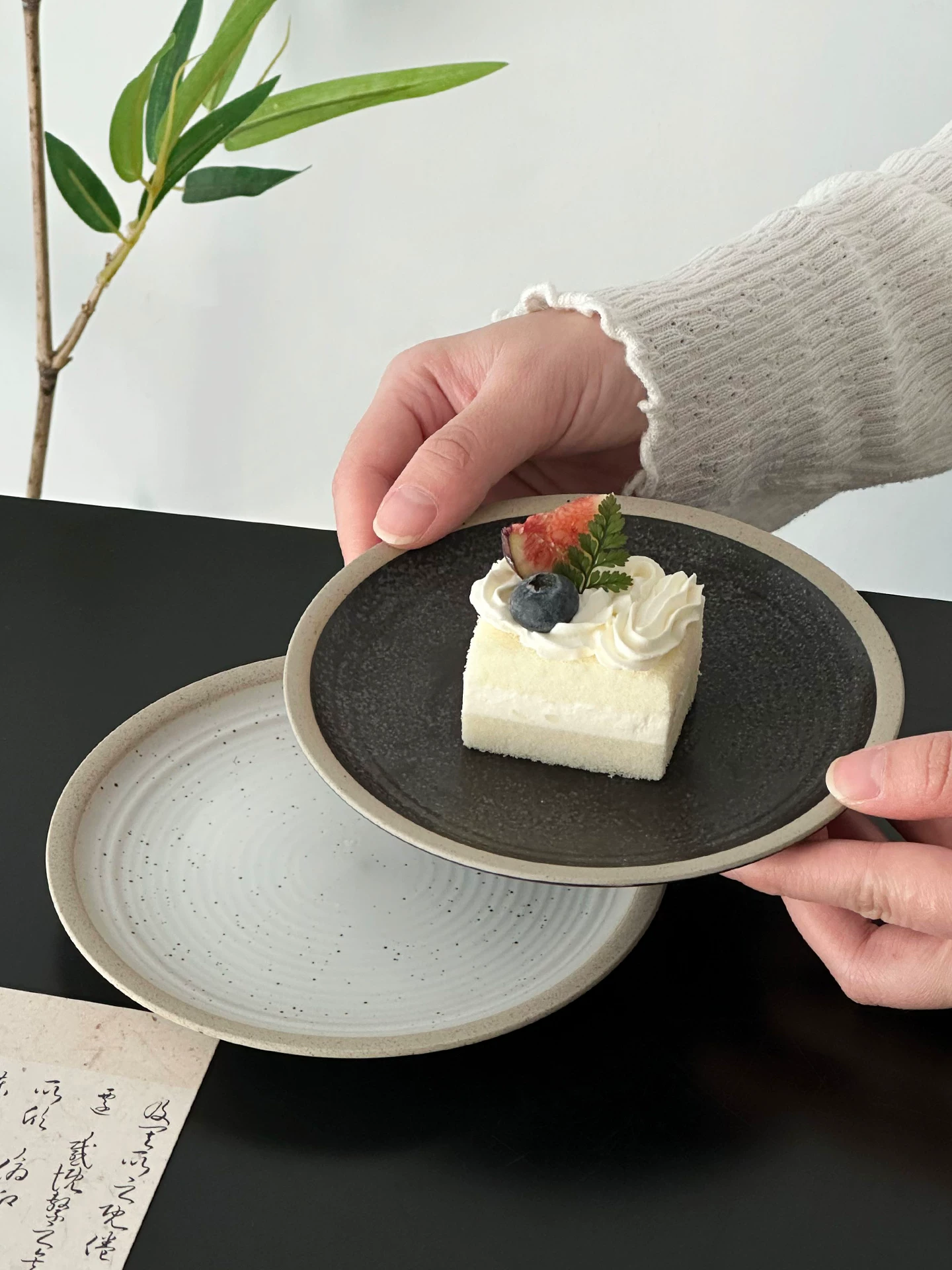 Đĩa gốm sứ thiết kế độc đáo phong cách retro, đĩa tráng miệng, đĩa ăn nhẹ trà chiều, đĩa trái cây tinh tế, đĩa nhỏ.