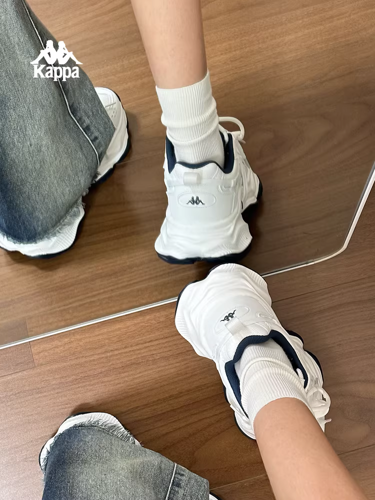 Giày bố đế dày tăng chiều cao Kappa dành cho nữ, giày thể thao đế mềm màu trắng mới mùa đông 2025, giày thể thao thời thượng.
