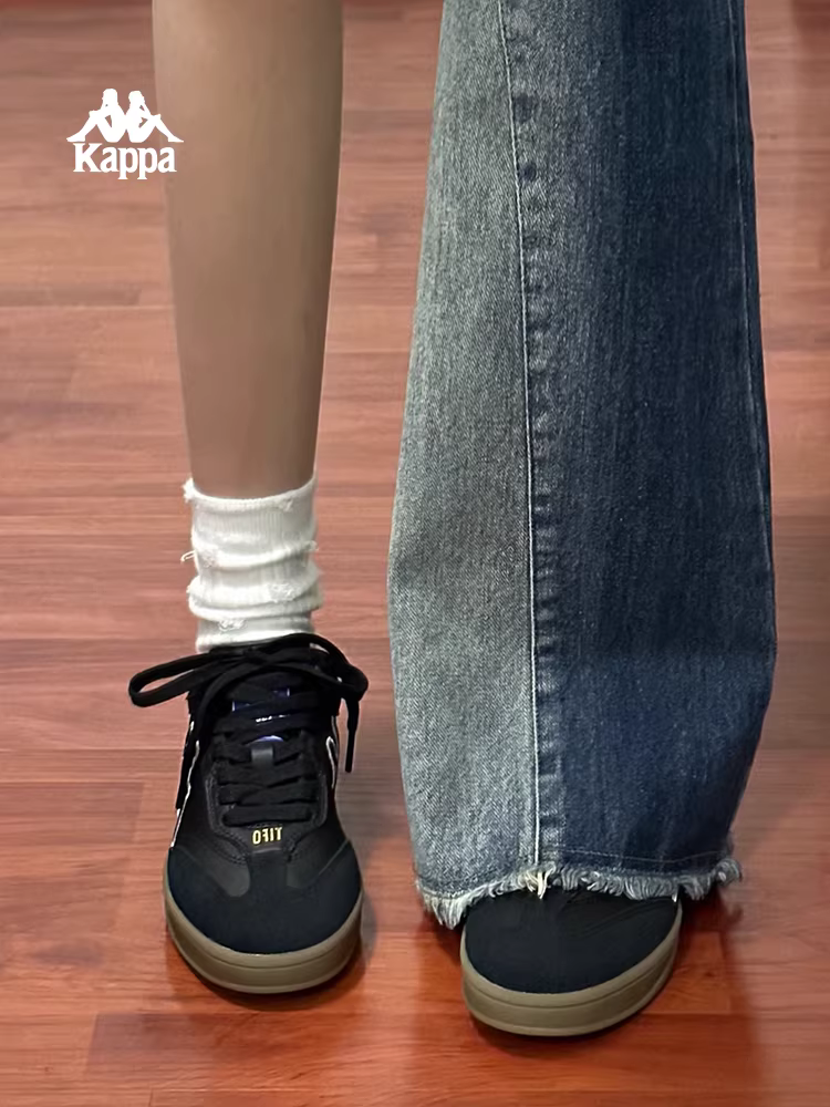 Giày thể thao nữ KappaTIFO màu đen, kiểu dáng cổ điển, đế mềm, mùa đông 2025, phong cách thể thao, năng động.