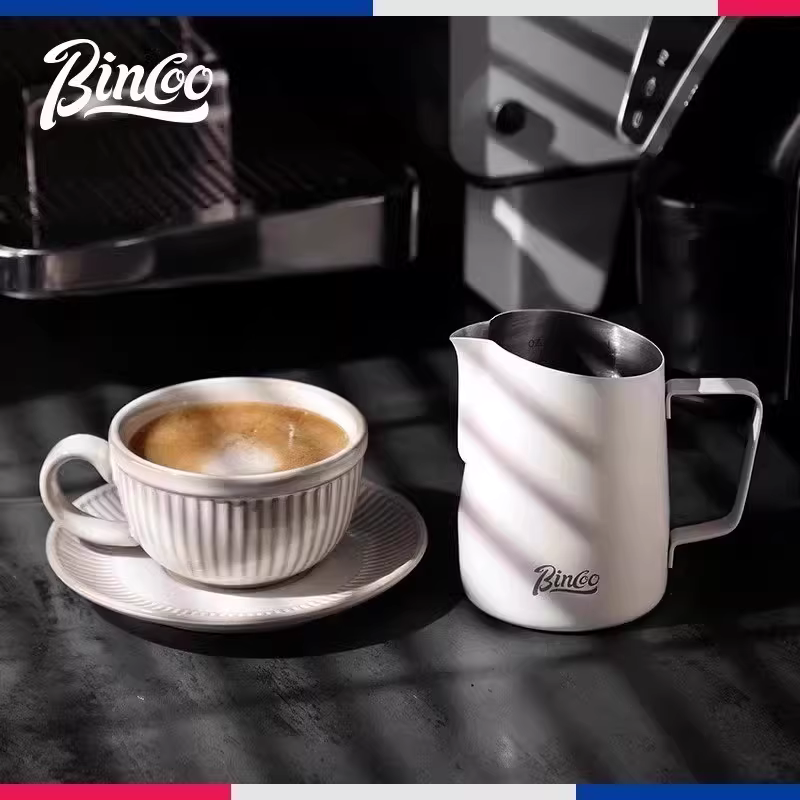 Bình tạo bọt sữa bằng thép không gỉ Bincoo, có vòi nghiêng, chuyên dụng cho cà phê espresso.