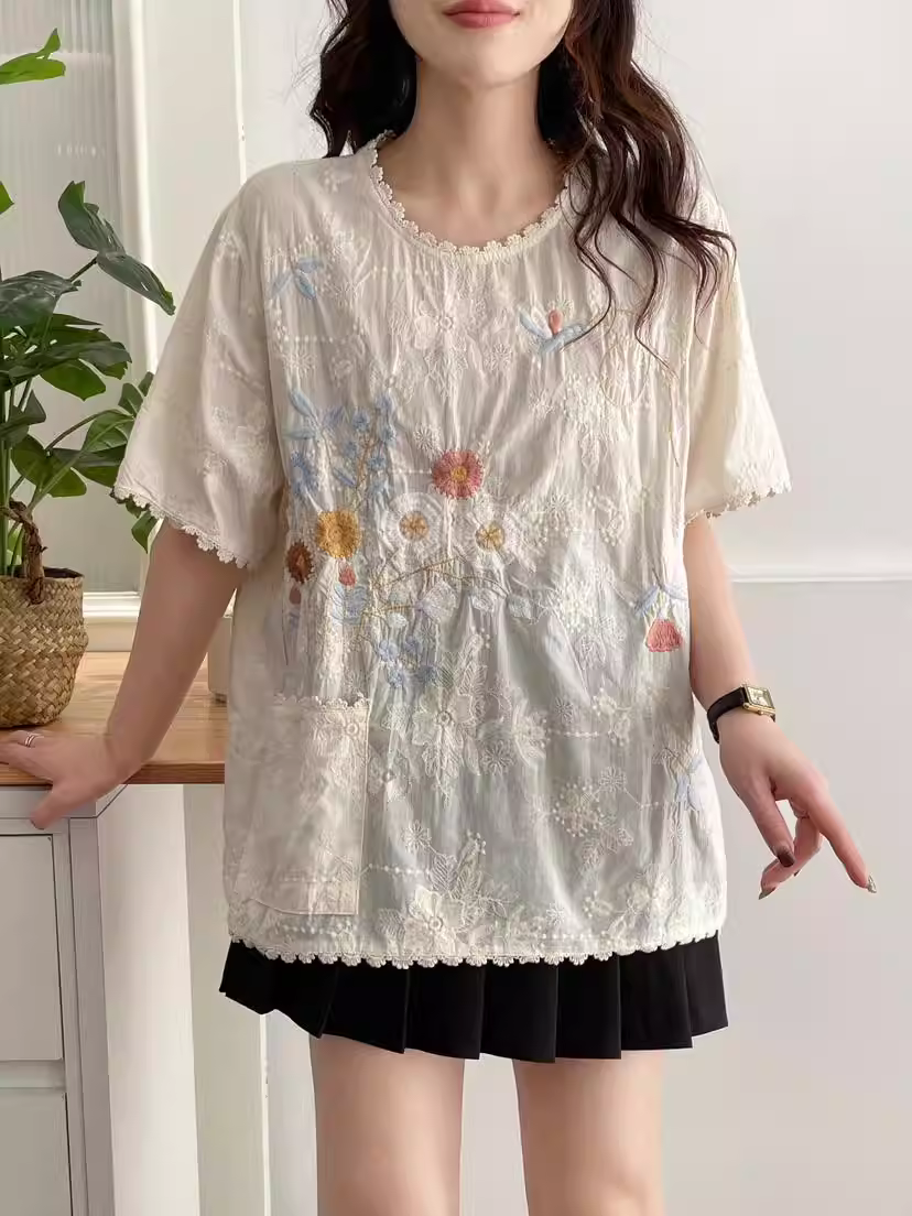 Áo sơ mi cotton thêu hoa mùa hè Dream Box 2025 cổ tròn tay ngắn dáng rộng, kiểu áo trẻ trung