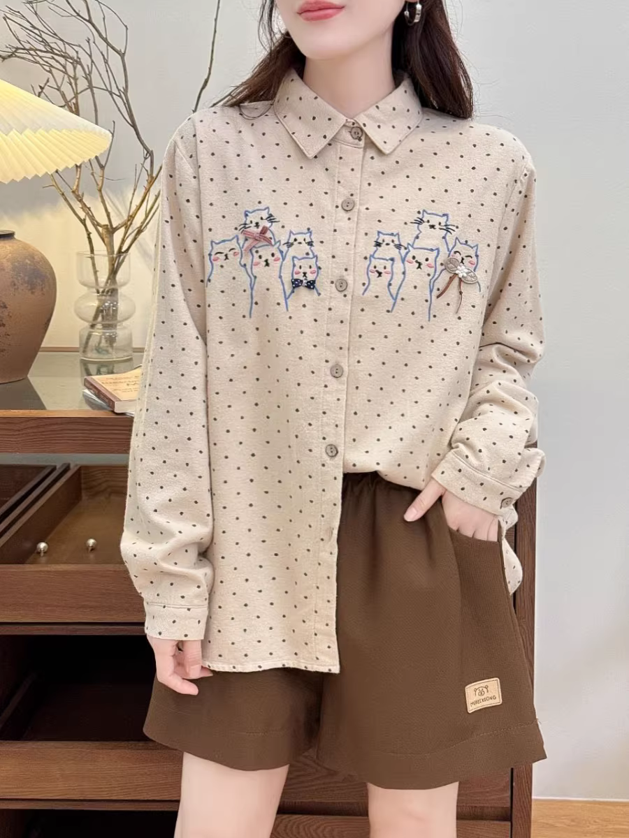 Dream Box 2024 Áo sơ mi cotton thêu nhiều hình mèo hoạt hình mới mùa thu có cổ bẻ, tay dài, dáng rộng, áo sơ mi chấm bi chải kỹ.