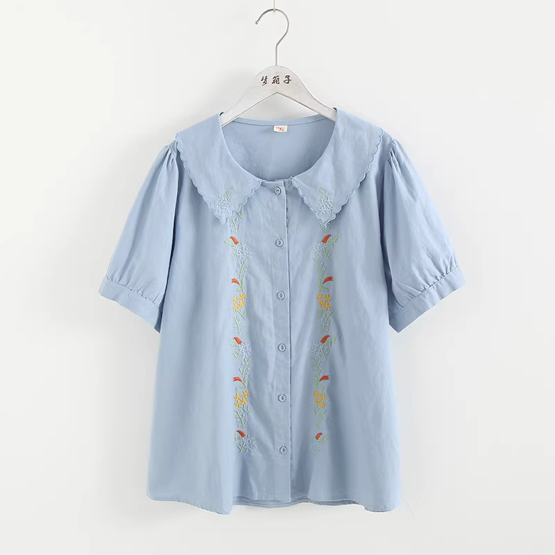 Áo sơ mi cotton thêu hoa tươi phong cách mới mùa hè 2025 Dream Box, cổ búp bê thêu, tay ngắn, dáng rộng, màu trắng