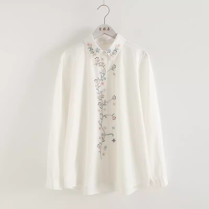 Áo sơ mi denim thêu hoa tươi phong cách mới Xuân 2025 Dream Box, cổ trụ, tay dài, dáng rộng, chất liệu cotton trắng dành cho nữ