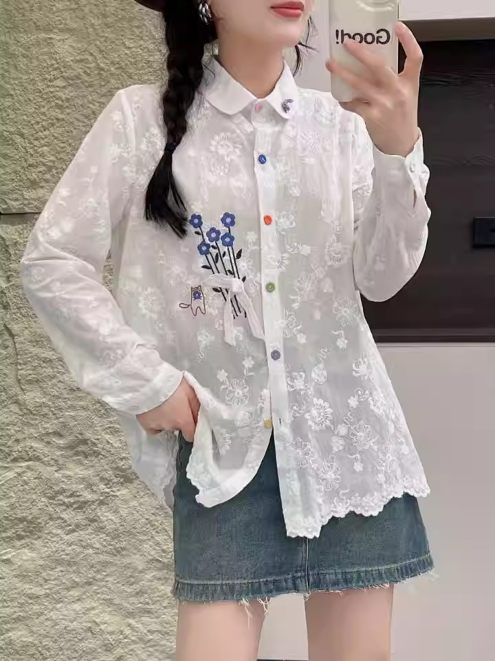 Áo sơ mi cotton thêu họa tiết bó hoa mèo Dream Box Xuân 2024, cổ trụ, tay dài, khuy áo nhiều màu, kiểu dáng rộng rãi.