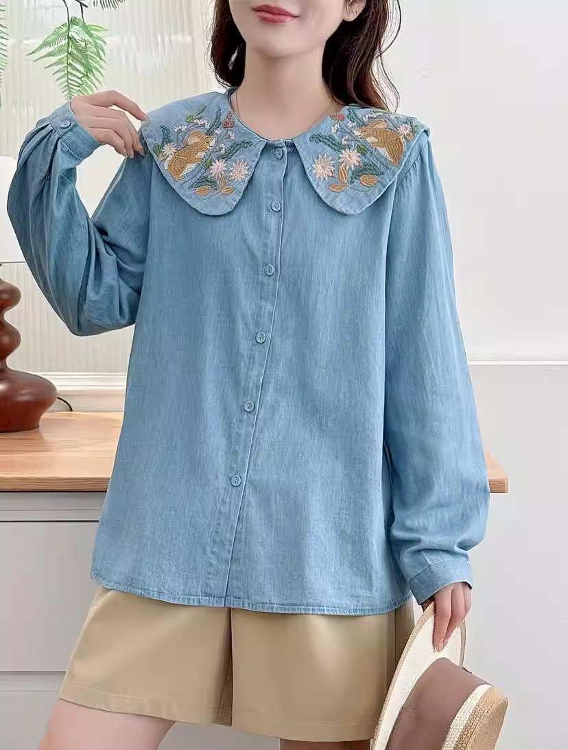 Áo sơ mi denim dáng rộng tay dài cổ búp bê thêu hoa thỏ mùa thu mới Dream Box 2025 dành cho nữ, giúp trẻ hóa