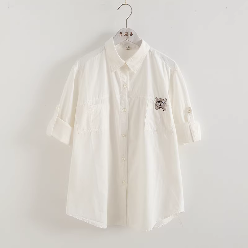 Áo sơ mi nữ Dream Box 2022 mùa hè kiểu mới thêu hình đầu mèo, túi lớn, cổ sơ mi, tay áo có thể tháo rời, chất liệu cotton trắng, dáng rộng