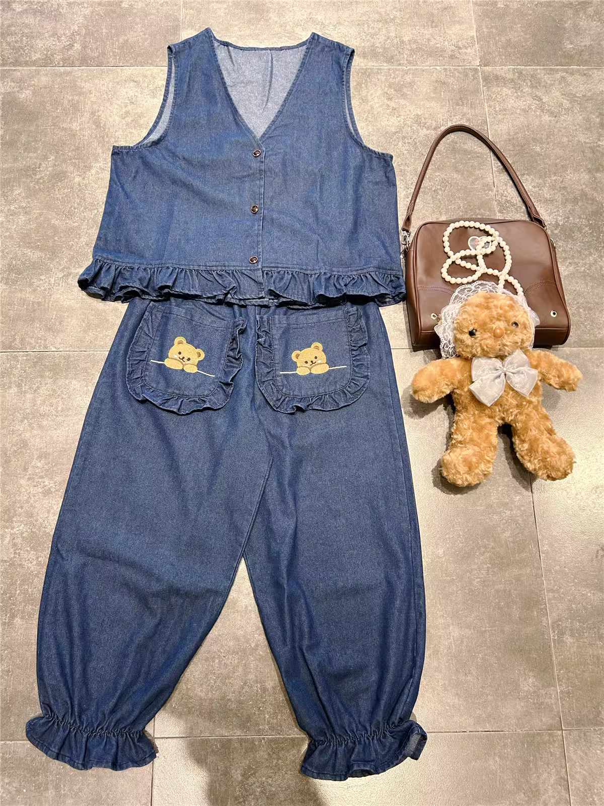 Quần đèn lồng thêu hình gấu kiểu mới Xuân 2024 Dream Box, túi bèo nhún, lưng thun, dáng rộng, tôn dáng