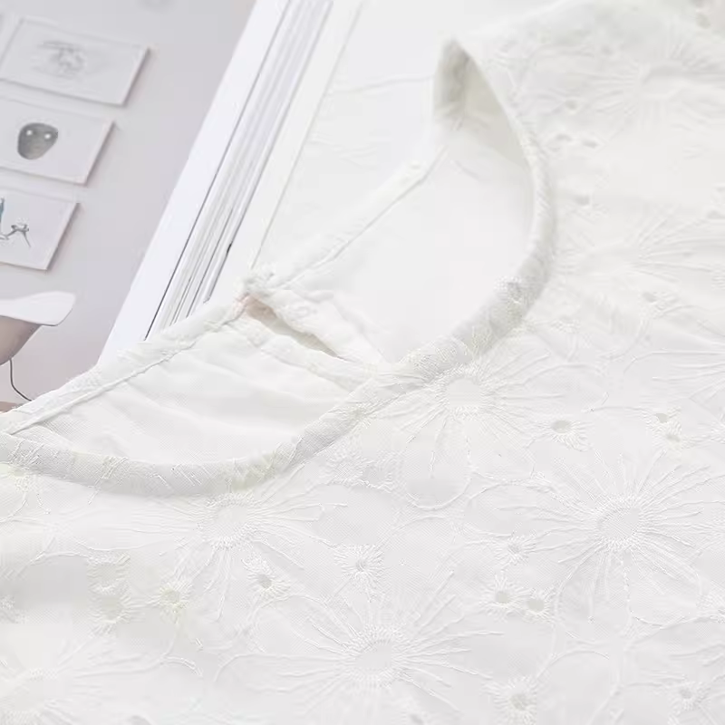 Đầm cotton trắng tay bồng thêu hoa mùa hè mới Dream Box 2024 cổ tròn