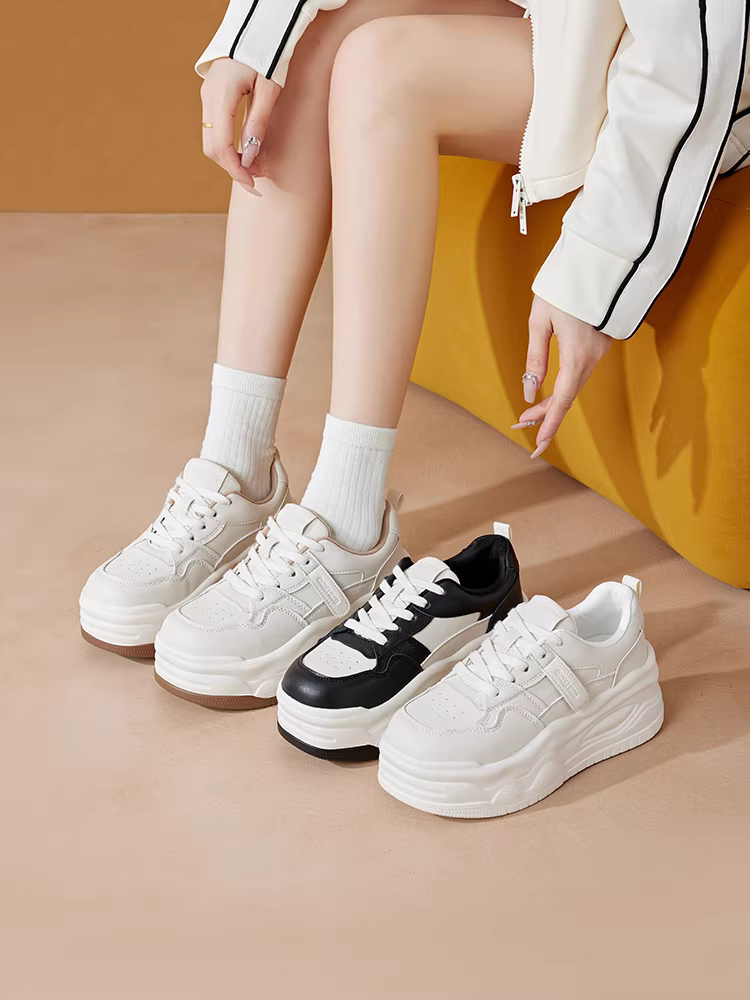 Giày nữ đế dày tăng chiều cao, giày thể thao trắng đa năng mới mùa thu đông 2025, thích hợp phối cùng váy, giày thể thao thường ngày, giày đế xuồng.