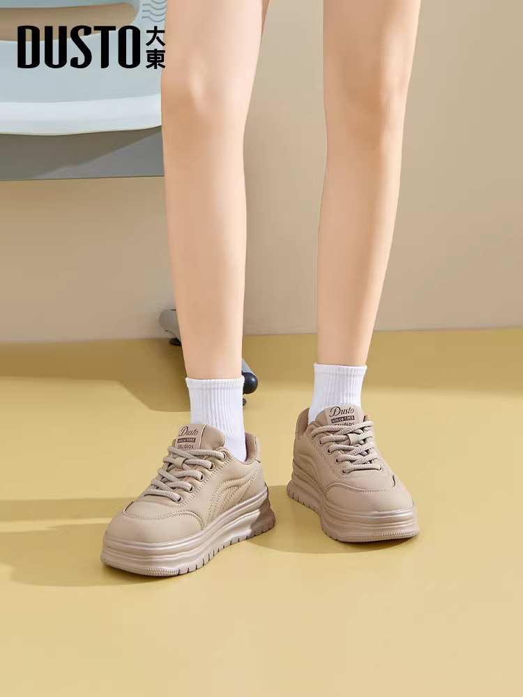 Giày thể thao trắng đa năng Dadong dành cho nữ, mẫu giày thời thượng thu đông 2025, giày thể thao đế dày phổ biến dành cho nữ.